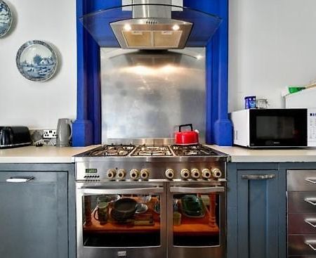 Quirky 4 Bedroom Apartment With Terrace Cardiff Exteriér fotografie