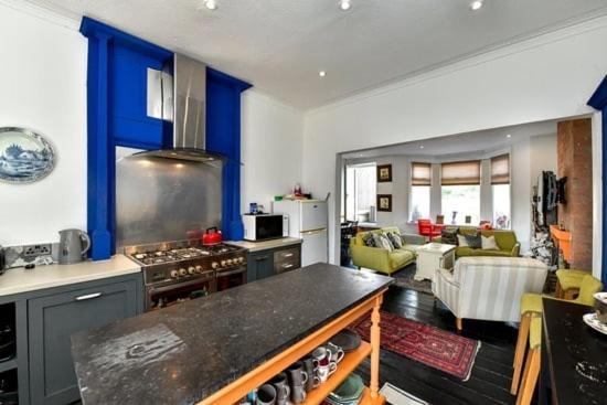 Quirky 4 Bedroom Apartment With Terrace Cardiff Exteriér fotografie