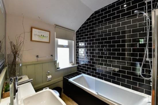 Quirky 4 Bedroom Apartment With Terrace Cardiff Exteriér fotografie