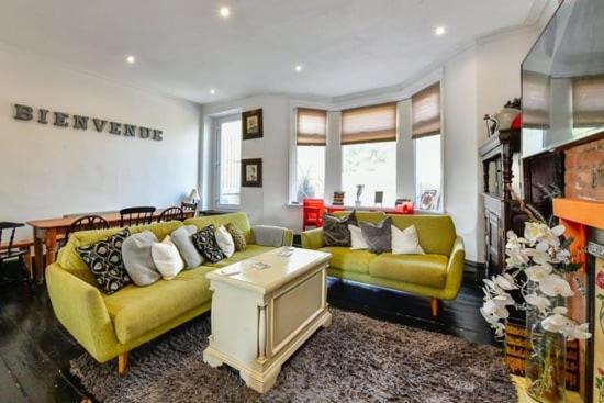 Quirky 4 Bedroom Apartment With Terrace Cardiff Exteriér fotografie